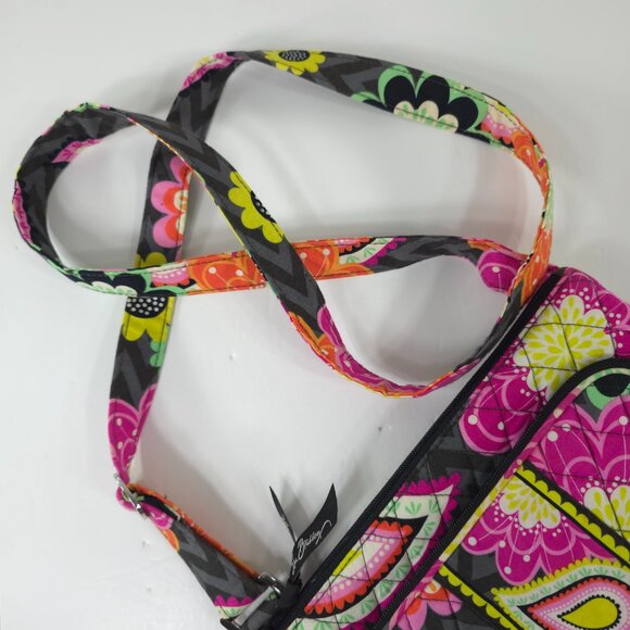 VERA BRADLEY MULTICOLOR FLORAL SMALL RECTANGLE CROSSBODY BAG LIGHTWEIGHT *EUC*.. - Picture 4 of 16
